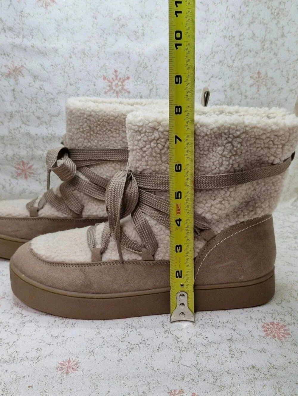 Universal Thread Women's Sherpa Winter Boots Sz 9 Taupe Cozy Faux Suede Lace-Up